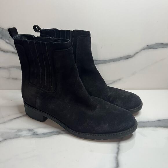 Via Spiga Women's Classic Black Suede Lug Sole Pull On Erisa Chelsea Boot Sz 8.5 - Picture 1 of 9